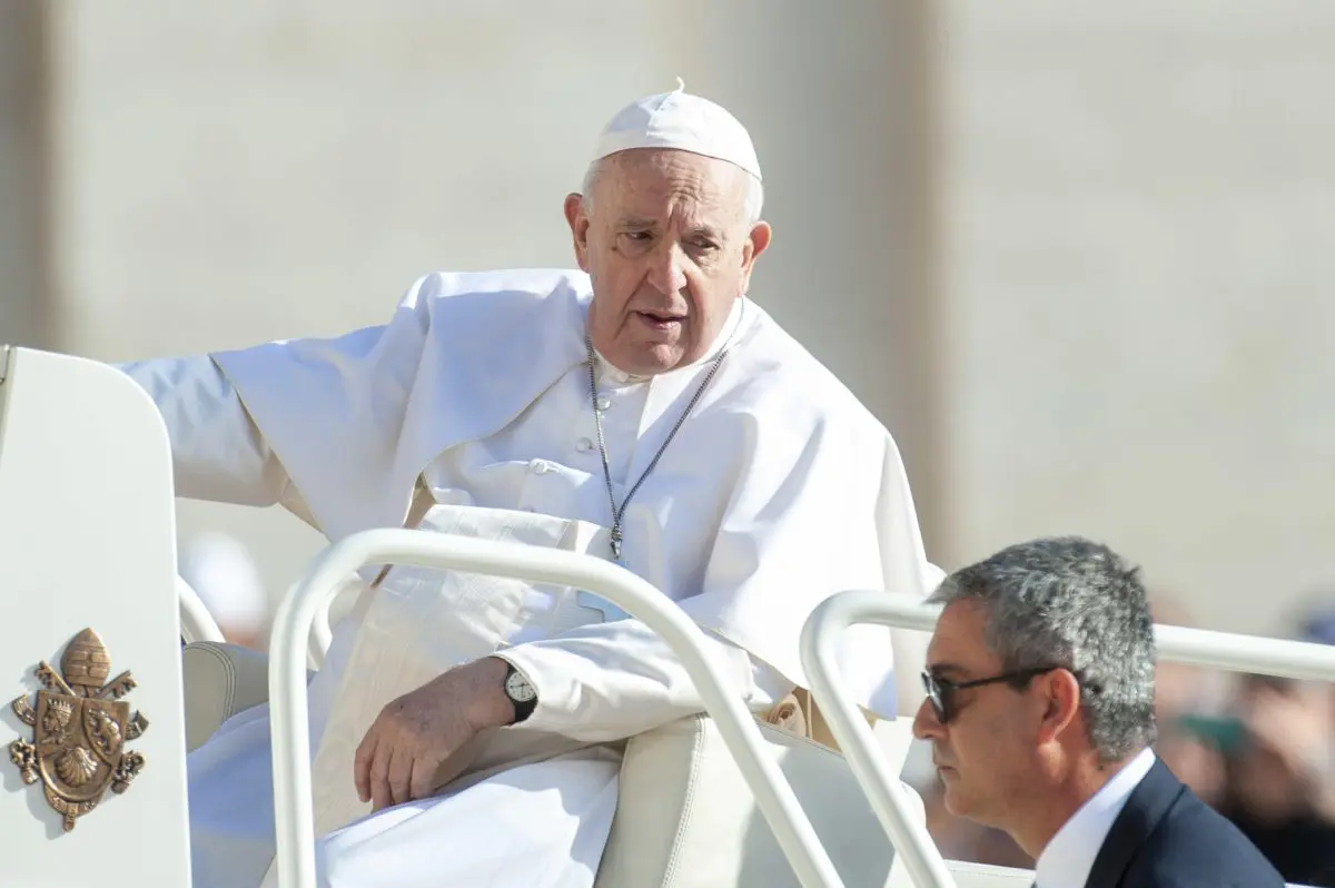 Notte tranquilla per il Papa, il messaggio ai fedeli “Pregate per me” Notte tranquilla per il Papa, il messaggio ai fedeli “Pregate per me”