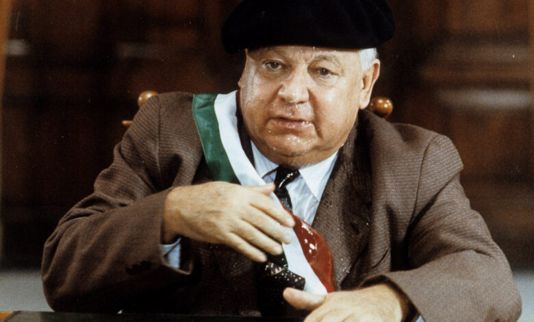 Fantozzi compie 50 anni, l’antieroe sempre attuale Fantozzi compie 50 anni, l’antieroe sempre attuale