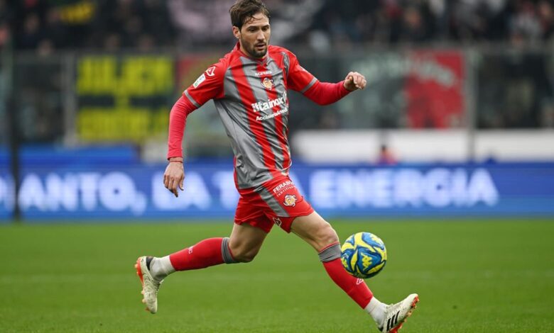 Serie B, 10 giornate di squalifica a Franco Vazquez per insulti razzisti a Dorval in Bari-Cremonese Serie B, 10 giornate di squalifica a Franco Vazquez per insulti razzisti a Dorval in Bari-Cremonese